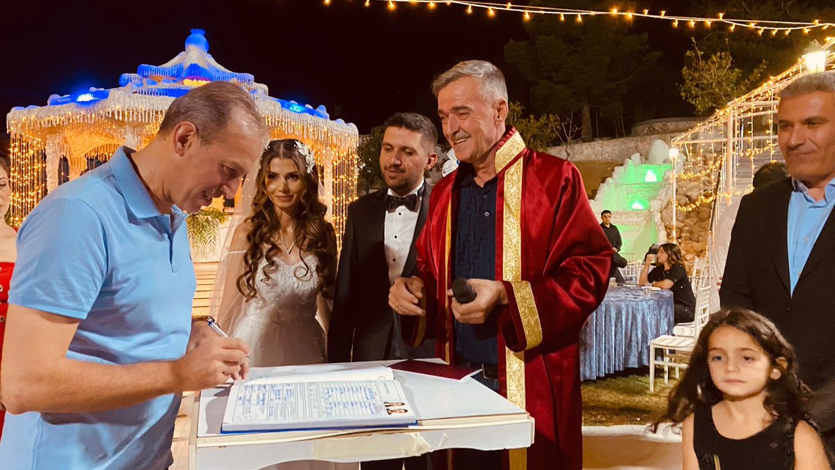 Siirt TSO (@siirttso) on Twitter photo Yönetim Kurulu Başkan Vekilimiz Sn. <a href="/focalapkulu/">Fuat Özgür Çalapkulu</a>, Çeçen ve Özdemir ailelerinin düğün törenine katılarak, nikah akdine şahitlik etti.
Çeçen ve Özdemir ailelerini kutlar, Büşra ve Ömer çiftine ömür boyu mutluluklar dileriz. Yönetim Kurulu Başkan Vekilimiz Sn. <a href="/focalapkulu/">Fuat Özgür Çalapkulu</a>, Çeçen ve Özdemir ailelerinin düğün törenine katılarak, nikah akdine şahitlik etti.
Çeçen ve Özdemir ailelerini kutlar, Büşra ve Ömer çiftine ömür boyu mutluluklar dileriz.