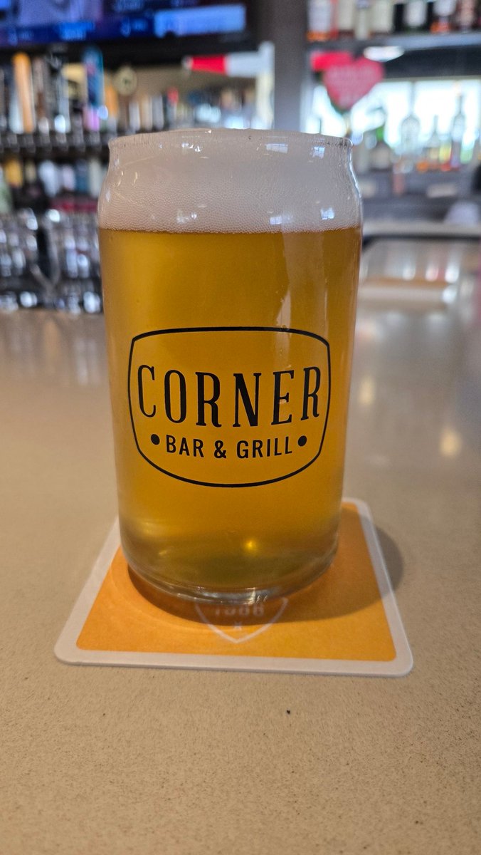 ottawahockey's tweet image. Haven&apos;t done this lately, but I read all your Tweets...or Xs...🤷🏼‍♂️

At one of my fav spots, @CornerBarNGrill!!

First up was MANU by @BloodBrothersTO. Pilsners with NZ hops are underrated IMO, sooo good!

Next up was Lil Reaper, a fantastic collab @bellwoodsbeer x #Messorem 🍻🍻