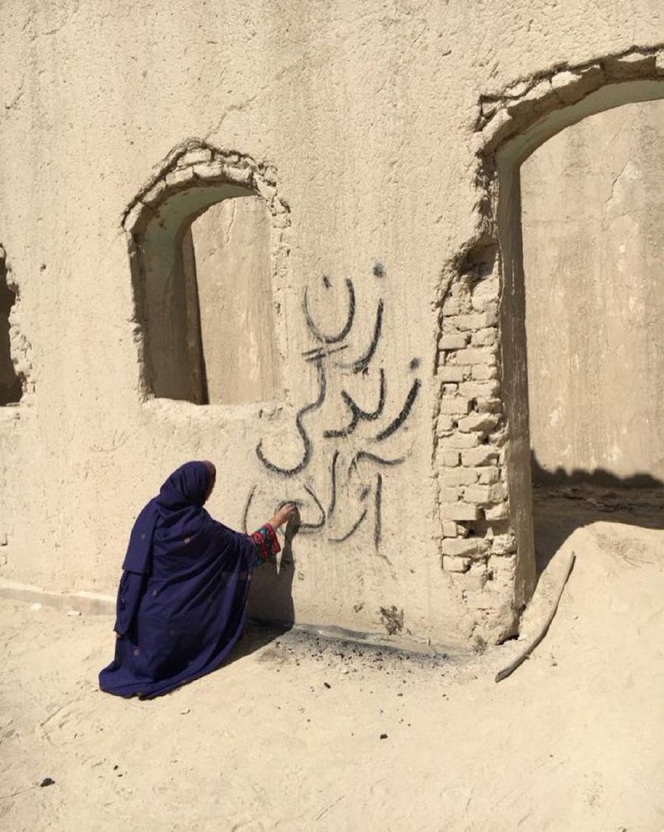 hanieh35's tweet image. به یاد دختری که برادرش گفت نبرینش ما غریبیم
برای مهسای زیبا و همه شهیدان جنبش ۴۰۱ 
تا ابد زن، زندگی، ازادی