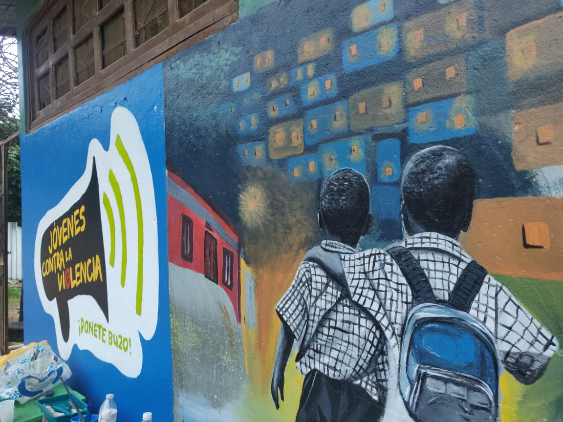 En Altos de Los Pinos, Tegucigalpa, realizamos #DecorandoMiBarrio junto a <a href="/ACNURhonduras/">ACNUR Honduras</a>  y la comunidad.

Transformamos muros en mensajes de paz y prevención.

El arte también protege y construye convivencia.