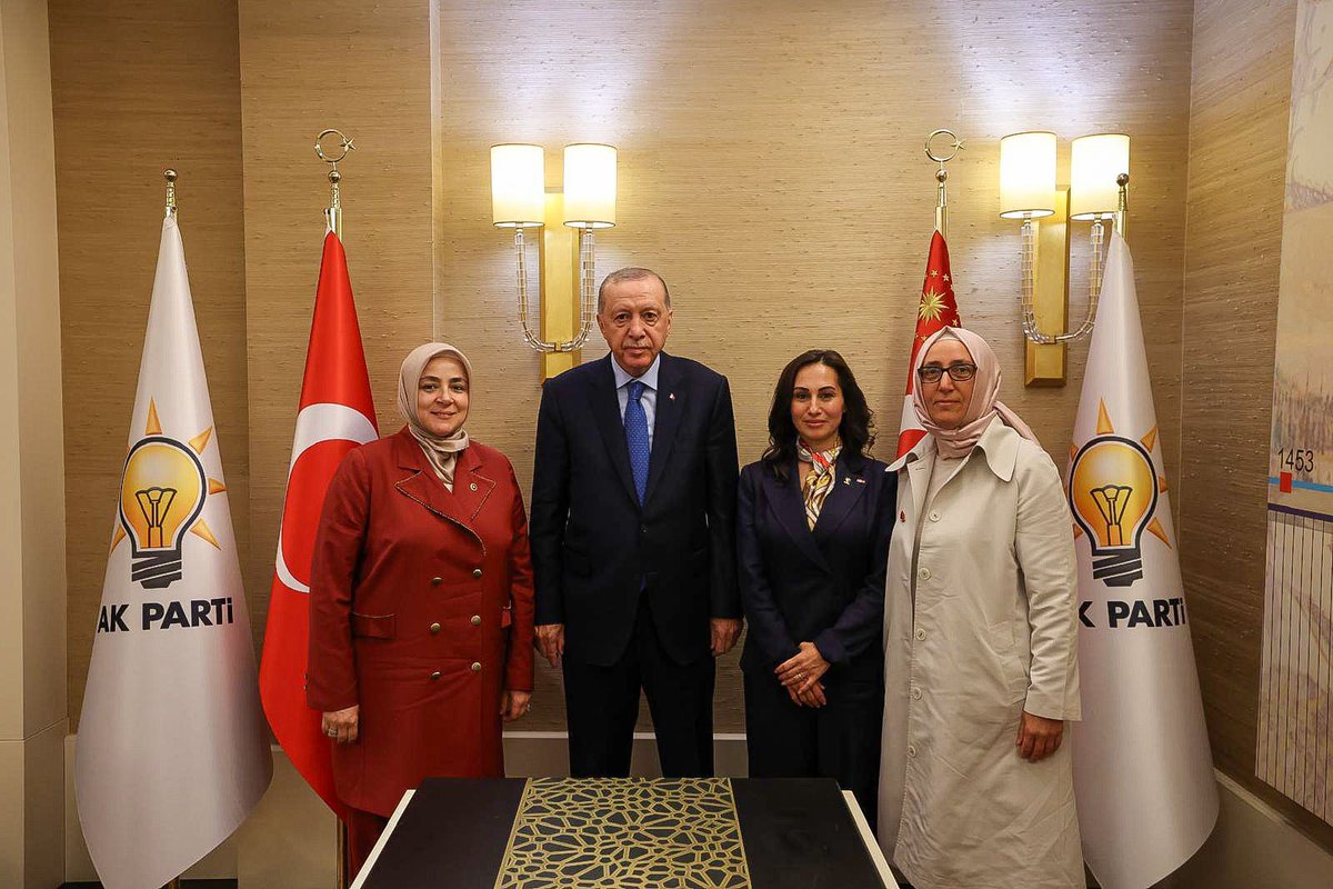 AK Kadın İstanbul (@akkadinistanbul) on Twitter photo Genel Başkanımız, Cumhurbaşkanımız Sayın <a href="/RTErdogan/">Recep Tayyip Erdoğan</a>’ın takdirleriyle AK Parti ailemize katılan Beykoz Belediye Başkan Vekili <a href="/ozlemvgurzel/">Özlem Vural Gürzel</a>’e “hoş geldiniz” diyoruz.
Kadının siyasetteki güçlü varlığını ve hizmetteki öncü rolünü bir kez daha ortaya koyan bu katılımın, Beykoz’umuz Genel Başkanımız, Cumhurbaşkanımız Sayın <a href="/RTErdogan/">Recep Tayyip Erdoğan</a>’ın takdirleriyle AK Parti ailemize katılan Beykoz Belediye Başkan Vekili <a href="/ozlemvgurzel/">Özlem Vural Gürzel</a>’e “hoş geldiniz” diyoruz.
Kadının siyasetteki güçlü varlığını ve hizmetteki öncü rolünü bir kez daha ortaya koyan bu katılımın, Beykoz’umuz