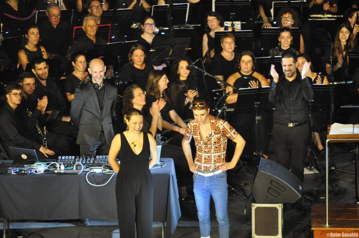 Ahir vam estrenar #SantaTecla25 de la millor manera possible amb el concert #ElectroBUMT! 😍

Vam viure una nit màgica al Camp de Mart que no hauria estat possible sense la presència de Pere Vicalet, Evan Dedes i Alba Martínez de Villa🥰