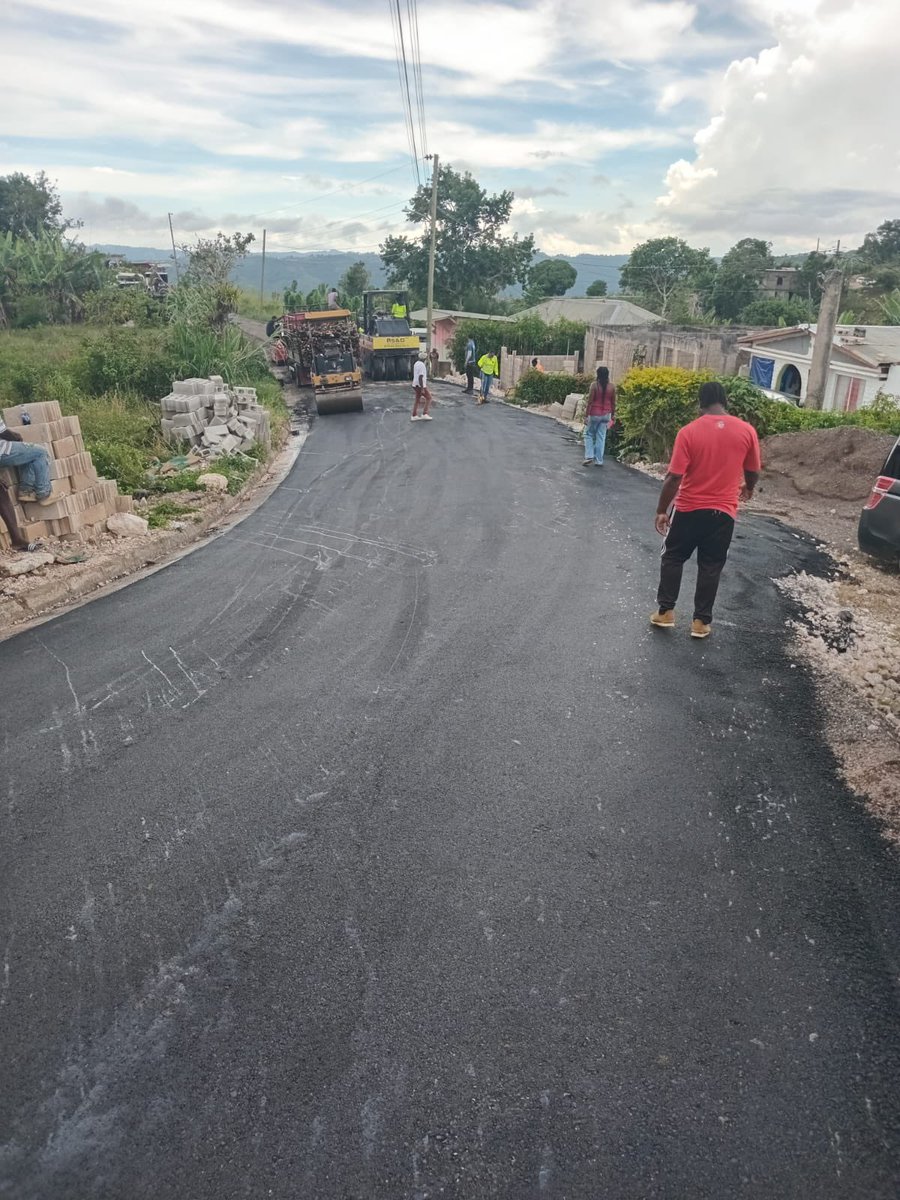zaviamayne's tweet image. #ConstituencyUpdate
Cascade and surrounding communities, the $100 million road rehabilitation project from John Reid to Battersea is now on in earnest!

Our committment to improve all our communities remains unwavering. 

Cascade, it’s your time to drive on the Mayne.  #MayneLand