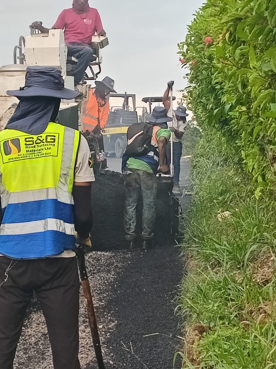 zaviamayne's tweet image. #ConstituencyUpdate
Cascade and surrounding communities, the $100 million road rehabilitation project from John Reid to Battersea is now on in earnest!

Our committment to improve all our communities remains unwavering. 

Cascade, it’s your time to drive on the Mayne.  #MayneLand