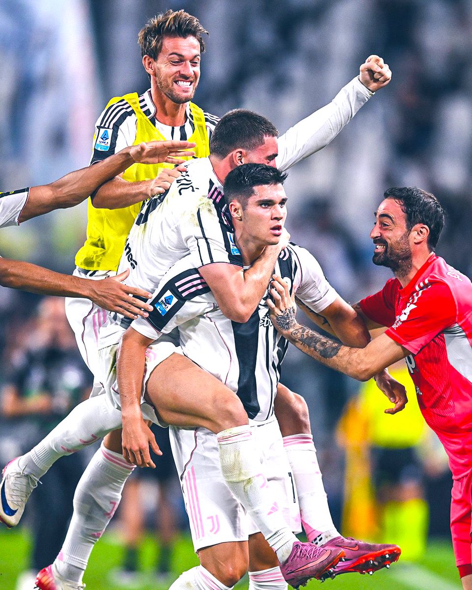 ccchec's tweet image. Siamo la squadra con 38 scudetti

Siamo quelli con 3 stelle

Siamo quelli che vincono sul campo

4-3

#Juventus ⚪️⚫️