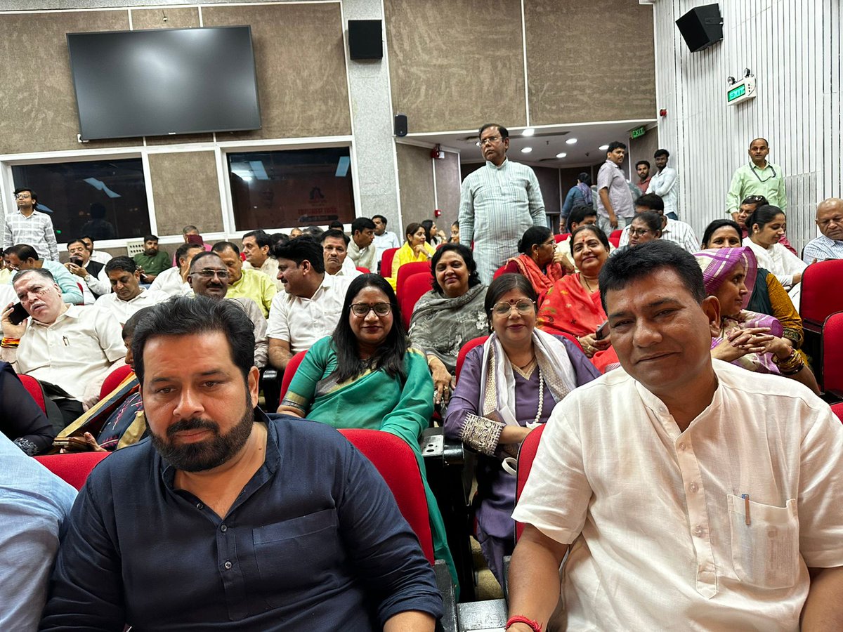 ManishChadhaBJP's tweet image. प्रधानमंत्री श्री @narendramodi जी के जन्मदिवस के उपलक्ष्य में आयोजित होने वाले सेवा पखवाड़े को लेकर आज दिल्ली सचिवालय में दिल्ली की मुख्य मंत्री @gupta_rekha जी , श्री @tarunchughbjp जी, श्री @Virend_Sachdeva जी, सांसद, विधायक, पार्षद एवं जिलाअध्यक्षों के साथ विस्तृत चर्चा हुई