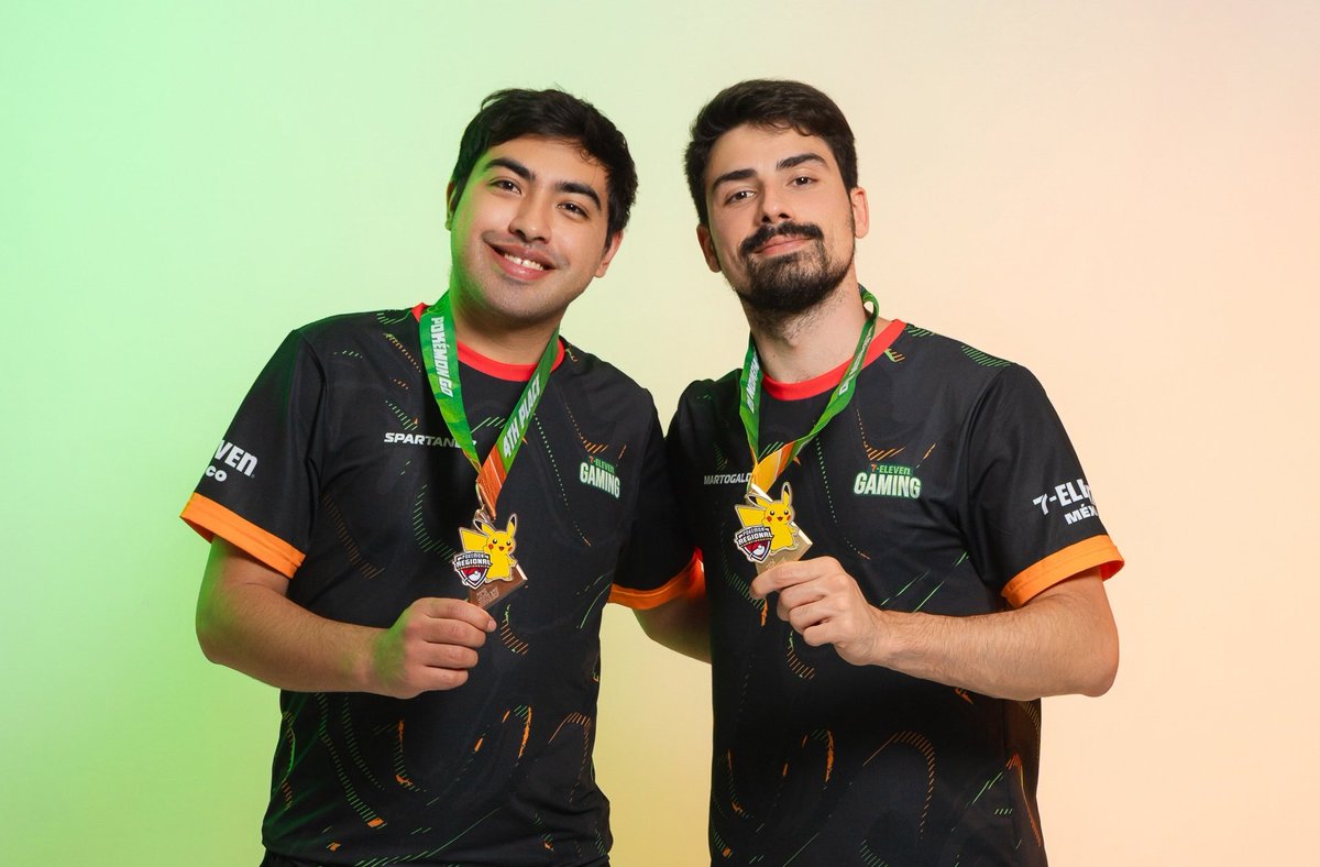 ¡Felicidades! <a href="/martogalde/">MartoGalde</a> y <a href="/SpartanL17/">Leonardo Beltran</a> por lograr avanzar al segundo día del Torneo Regional de Pokémon. ✨️#playpokemon