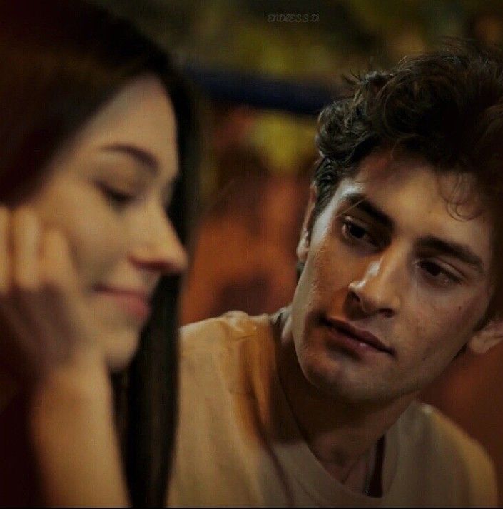 UMU_VVV's tweet image. لمحتلك الف مرة
وانت تعرف غايتي وما طاوعتني
وسولفتلك سالفة عاشگ خجول
وانت تعرف هو ياهو وما عرفته وخجلتني
وسولفتلي على الحرب والموت والدم والضحايا
وكلمة المحتاجها ما سولفتلي
وكلشي گتلي
وكلمة الميت علية عاندت روحك عليها وعاندتني
وبينن كلهن عليك  .

#خواطر 
#برتقال_ديالى
#جبار_رشيد