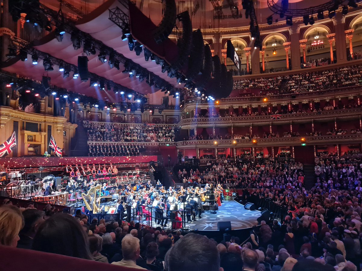 mvoinchet's tweet image. [LIVELONDON] Heureux @francemusique de vous offrir en direct du @RoyalAlbertHall cette trépidante soirée @bbcproms #lastnight avec nos amis @BBCRadio3 &amp;amp; @EBU_HQ  présentée par @christophedilys #PublicService 🤗🤗🤗 radiofrance.fr/francemusique/…