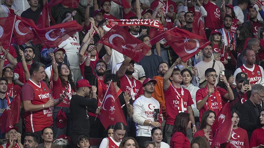 EuroBasket 2025 finalinde Millilerimiz Almanya ile karşılaşıyor!
Final coşkusu Türkiye Sigorta iş birliğiyle BGM’de yaşanacak.
Destekleri için Taha Çakmak’a teşekkürler.
