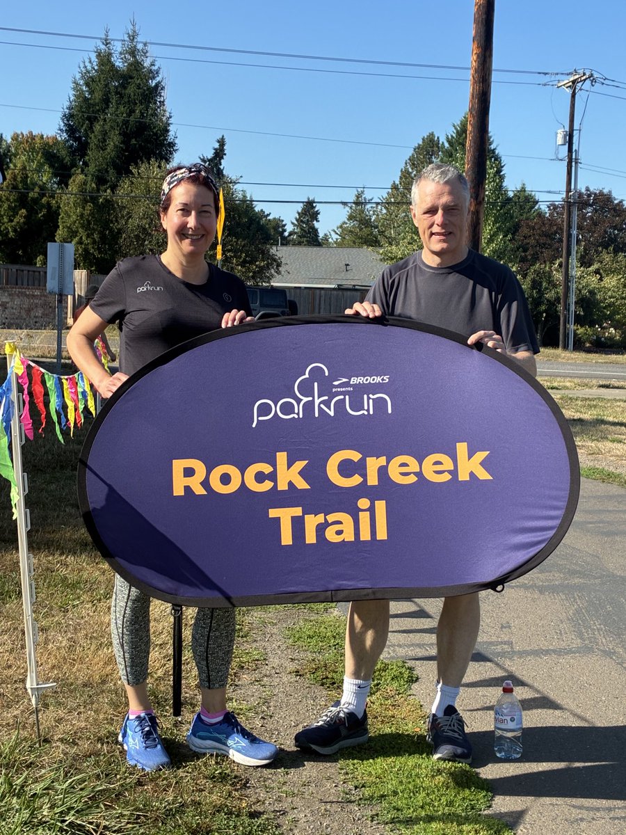 NancyInBrighton's tweet image. Hello from ⁦@parkrunUSA⁩ 🇺🇸. An incredibly friendly &amp;amp; hospitable team. Huge thanks to Martha the RD who gave us a lift there &amp;amp; to everyone who shared their chocolate muffins and pumpkin cake with us afterwards #loveparkrun