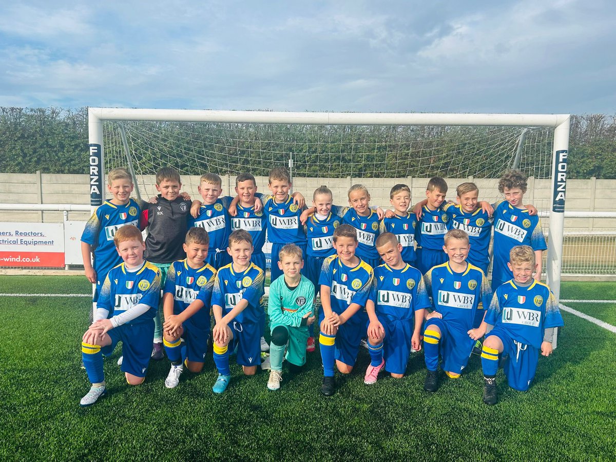 Another positive day at the club 🙌🏻

Mascots &amp; pens 🖤🤍💙💛 

Att:186 👏🏻👏🏻

#FinoAllaFine #Bianconeri #UTV