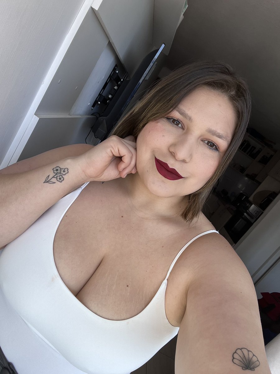 Mi mamá me dijo que no me siguiera haciendo tatuajes porque parecía una malandra. 

Mis tatuajes: