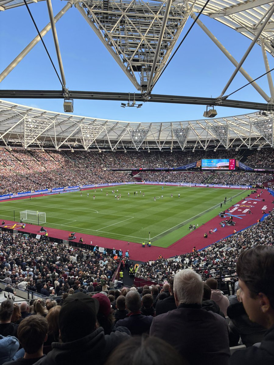 LukeWheelerr_'s tweet image. Completely capitulated after that first goal and red card 🤦🏻‍♂️