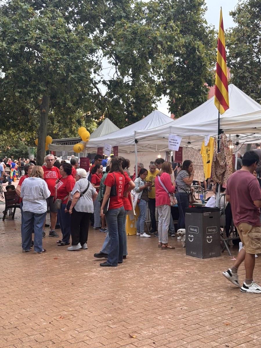 Així s'acaba la festa del nostre barri. ♥️

Ha estat un plaer formar-ne part, i ja estem pensant en l'any que ve.

Gràcies a tots els que heu treballat per fer d’això un èxit.