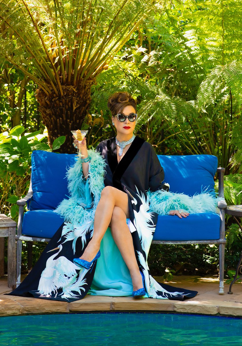 JenniferTilly's tweet image. Poolside. 🍸🌴💦 Picture by Paul Robinson