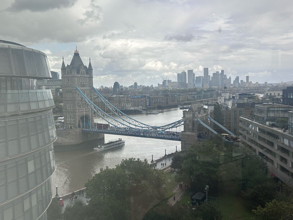Henhunts's tweet image. Treasure hunting in London today this was the view from my office for the day… Book your London treasure hunt now! 

#HenHunts #London #LondonTreasureHunt #TowerBridge #LondonSkyline #View
