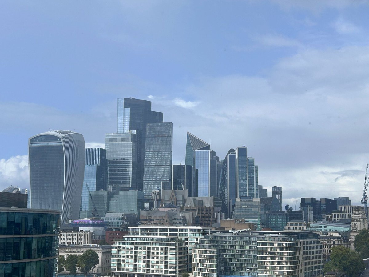 Henhunts's tweet image. Treasure hunting in London today this was the view from my office for the day… Book your London treasure hunt now! 

#HenHunts #London #LondonTreasureHunt #TowerBridge #LondonSkyline #View