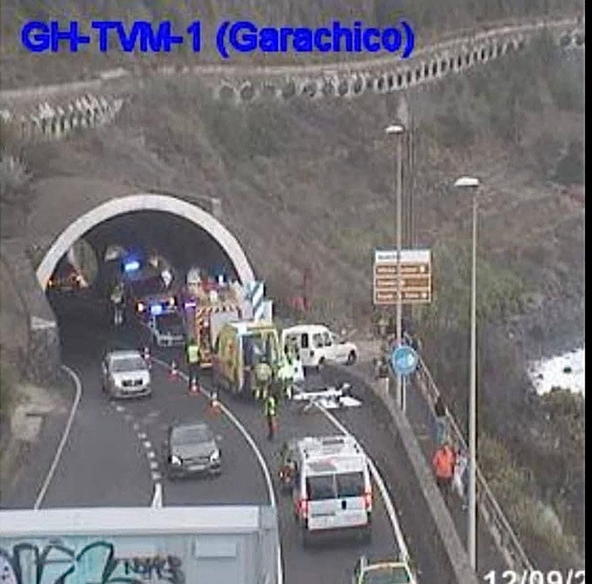 TenerifeVial's tweet photo. Normal que salgan de la vía y después vuelen…

Salidas de vía completas: #FactorVIA 

¿Hay sistema de contención de vehículos? 

/cc @carreterasTF https://t.co/jnlwgLeK5m