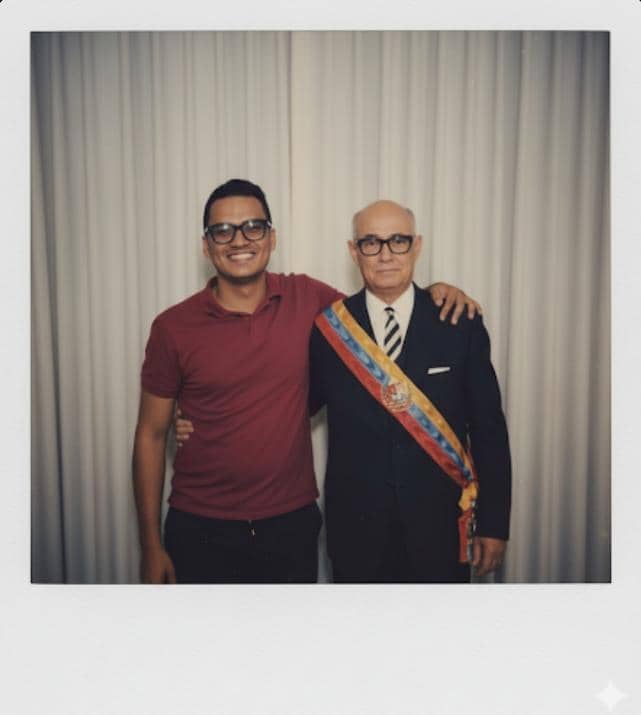 Una fotico vieja con Raúl Leoni, el mejor presidente de la era democratica de Venezuela. Felicito a todos los militantes de Acción Democrática en su día. Por primera vez los felicito en tercera persona. Hoy reivindico como socialdemócrata la AD de Betancourt, de CAP y de Leoni.