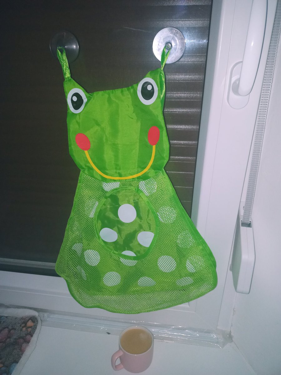 590: zgleda dobrovoljna, bo skočila v kofecke?🐸