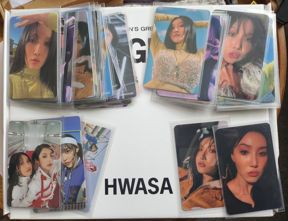 ohsolively_'s tweet image. wts hwasa photocards:
- i basically have almost all of her photocards which i need to clear out. other than a few select pcs i&apos;m keeping i&apos;m open to any offers but will prioritise twits. 
- UK to worldwide shipping

#collectiondrop #wtsmamamoo #wtshwasa #mamamoo #kpop #wtb