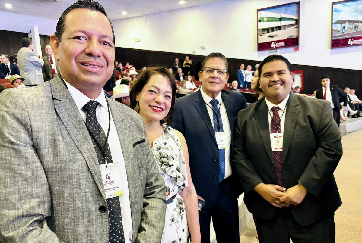 El Profr.<a href="/ceballoscorral/">Javier Ceballos</a> , Secretario General de la Sección 54 del SNTE, acudió al 4to Informe de Gobierno del Dr. <a href="/AlfonsoDurazo/">Alfonso Durazo</a> .
Extendemos una felicitación por este ejercicio de rendición de cuentas y por las grandes transformaciones realizadas en beneficio  los sonorenses.