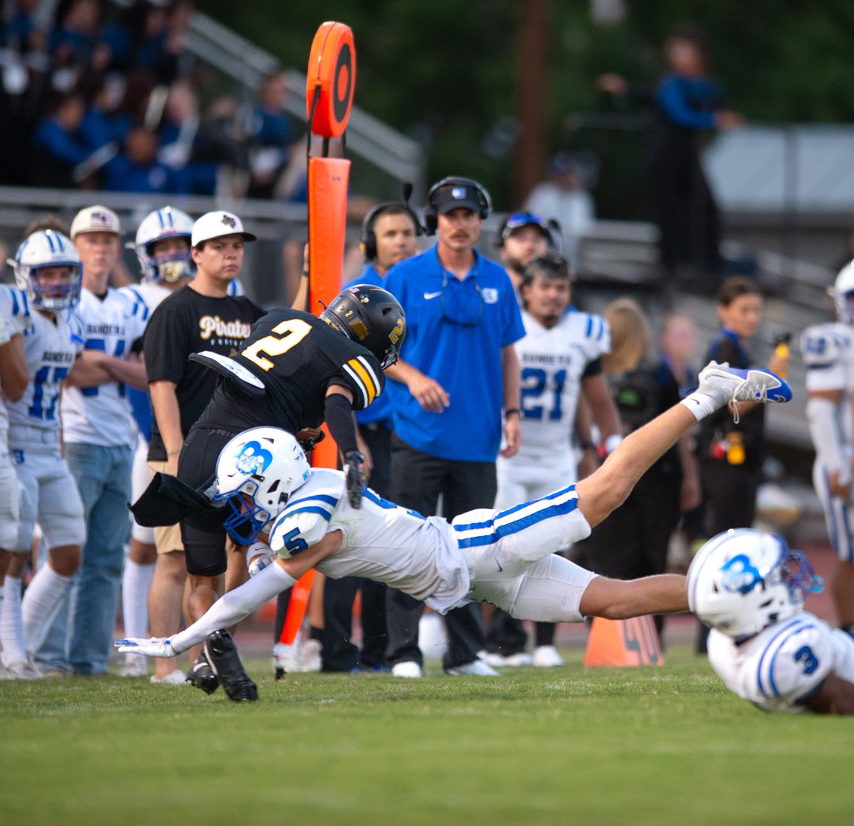 Bulldogs Emerge Victorious in Thrilling Matchup Against Lytle Pirates! 🏈🎉

The Bandera Bulldogs remain undefeated, moving to a 3-0 record after a hard-fought 31-25 victory over the Lytle Pirates last night. The game was a true nail-biter, with momentum shifting back and forth