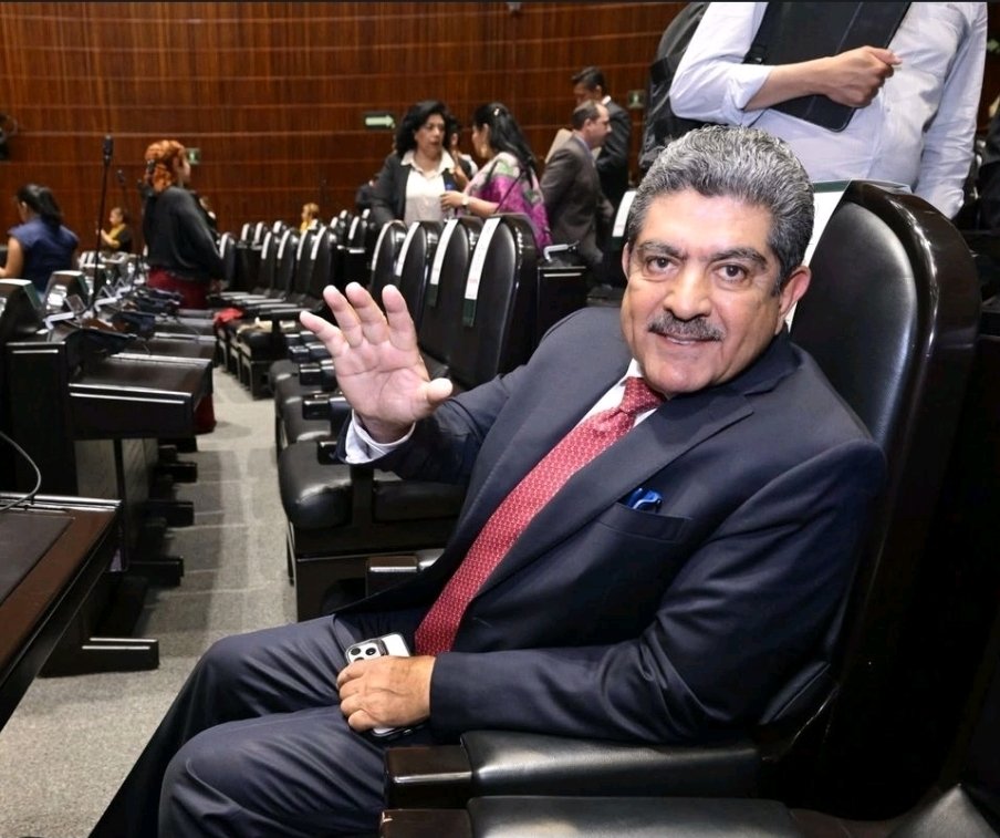 Melissa_Bely's tweet image. ¡Zas!

Manuel Espino está muy grave.

Y ahora su familia dice que no puede pagar la cuenta del hospital privado.

La pregunta es: 

¿Si dicen que los hospitales del gobierno son una maravilla porque no lo llegaron al IMSS o al ISSSTE?

👇

"Y hablando de la vida, el episodio