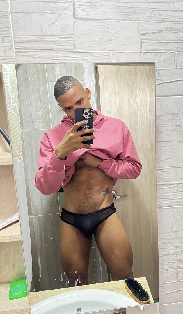 mastedom0's tweet photo. YOUR CASH MASTER IS FUCKING HOT NOW DM LET YOUR GOD DRAIN YOUR WALLET https://t.co/9wZMXqcTfm