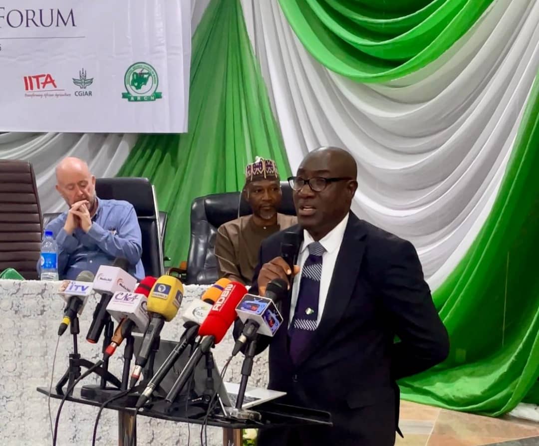 ARCN Executive Secretary, Dr. Dabban, opens the National Stakeholders’ Forum on Agricultural Research Capabilities.

 He pledges ARCN's commitment to new strategic plans and legal reforms to boost food security.
 #ARCN #IITA #Agriculture #Nigeria