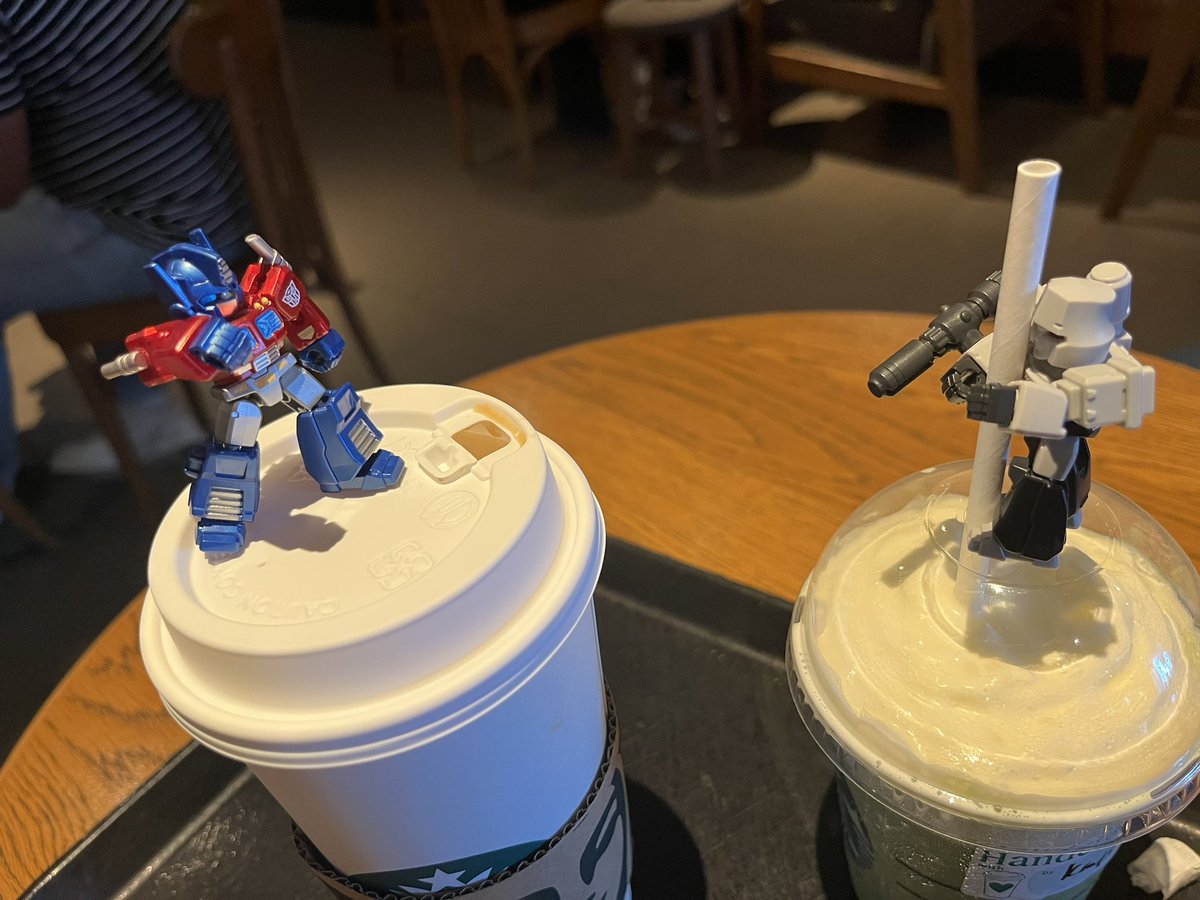 MatrixBearer24's tweet photo. I can't even take these tiny fucks to Starbucks HAHAHA

#megop #transformersg1 #transformerstoys https://t.co/tN1J3wwbSN