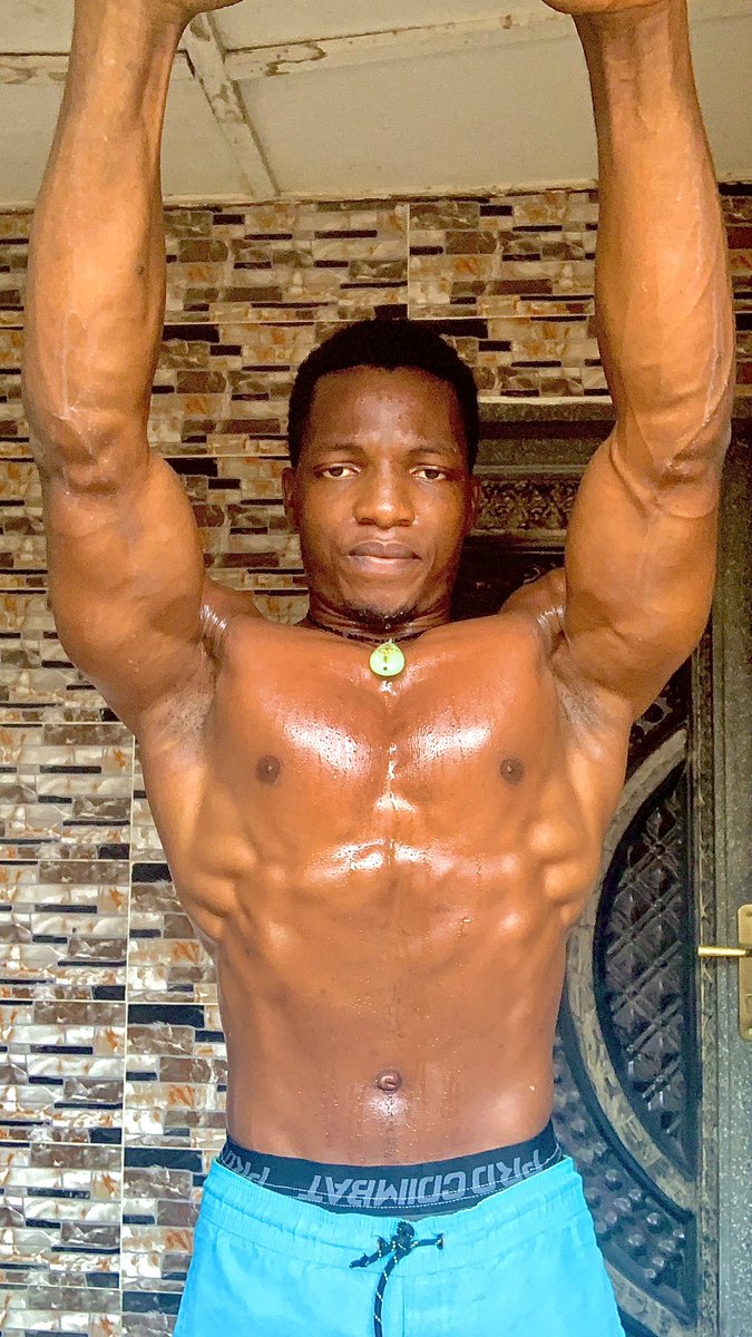 pascal_thaddeus's tweet photo. Be consistent for 1 year and you'll achieve your wildest dreams.🥇 #championsmentality #fitnessmotivation #ChampionMindset #SaturdayMotivation https://t.co/zsWEpEwZgk