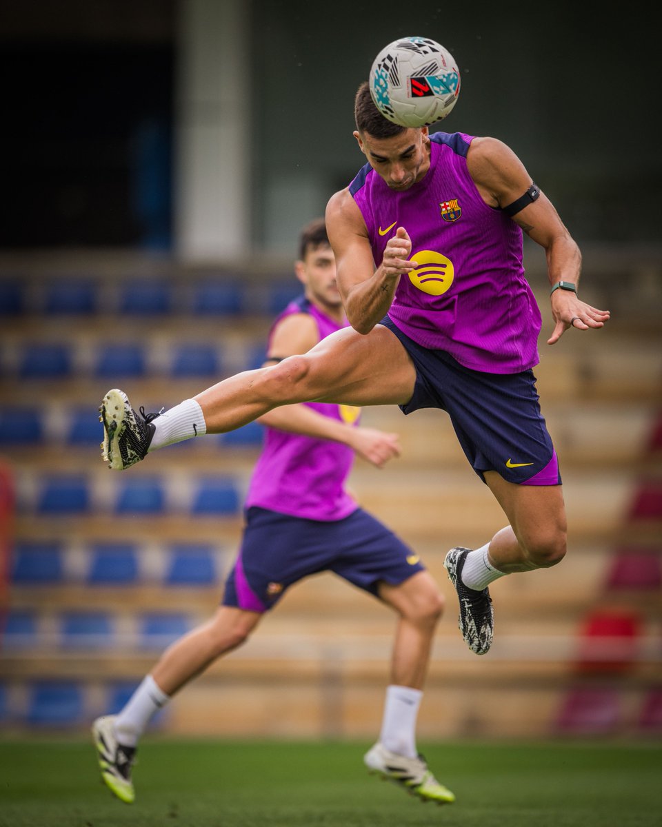 FCBarcelona's tweet image. Shark in the water. 🦈
#BarçaValencia