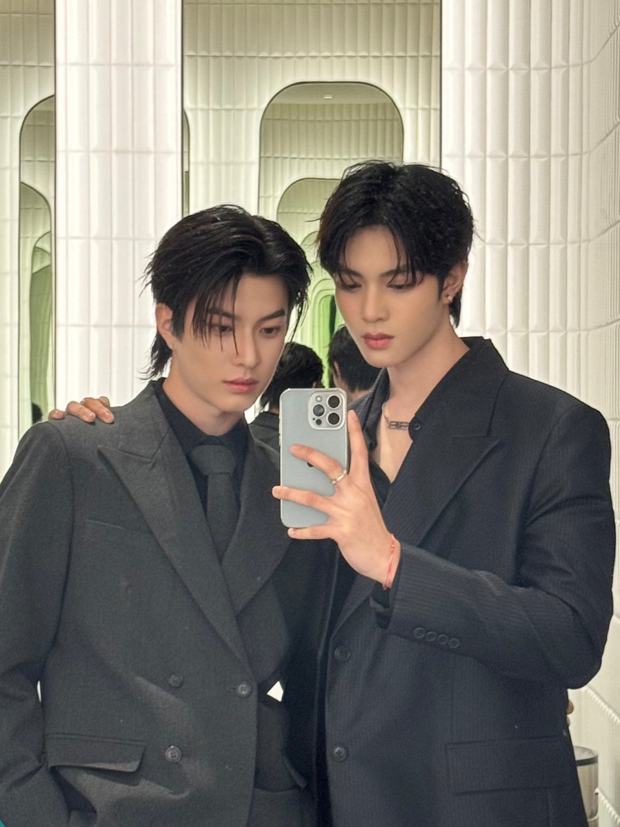 Chokunz_jkz's tweet photo. วันนี้ขอบคุณทุกคนมากๆนะค้าบบ❤️
เดินทางกลับบ้านปลอดภัยครับผม
#FeedxKhaosodAwards2025 https://t.co/119eC6Qj2j