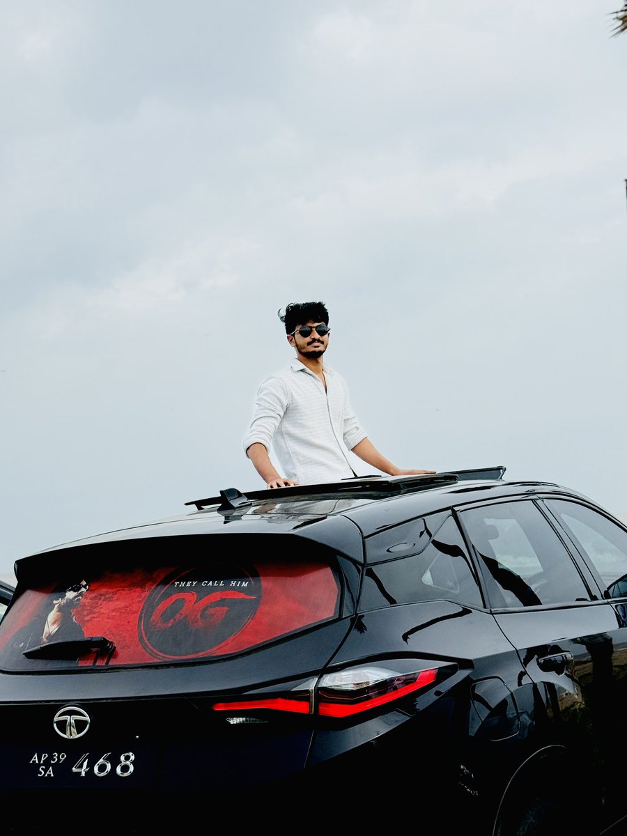 CAdabala's tweet photo. #OGvsOMI 🔥
@PawanKalyan 
@Sujeethsign 
@DVVMovies 
@MusicThaman https://t.co/4dw6kOOFWH