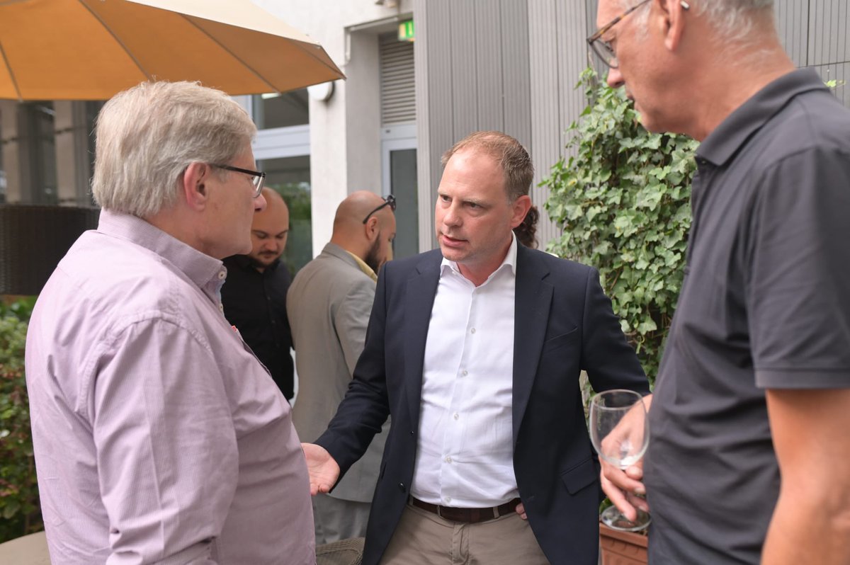 Auf dem Sommerfest der <a href="/fdpCW/">FDP Charlottenburg-Wilmersdorf</a> &amp; BVV-Fraktion. Volles Haus. Das zeigt, dass liberales Denken &amp; Handeln in unserem Land, unserer Stadt &amp; insbesondere in unserem Bezirk erforderlich ist. Wir packen an - denn die anderen bringen unsere Stadt &amp; den Bezirk nicht voran. #fdp