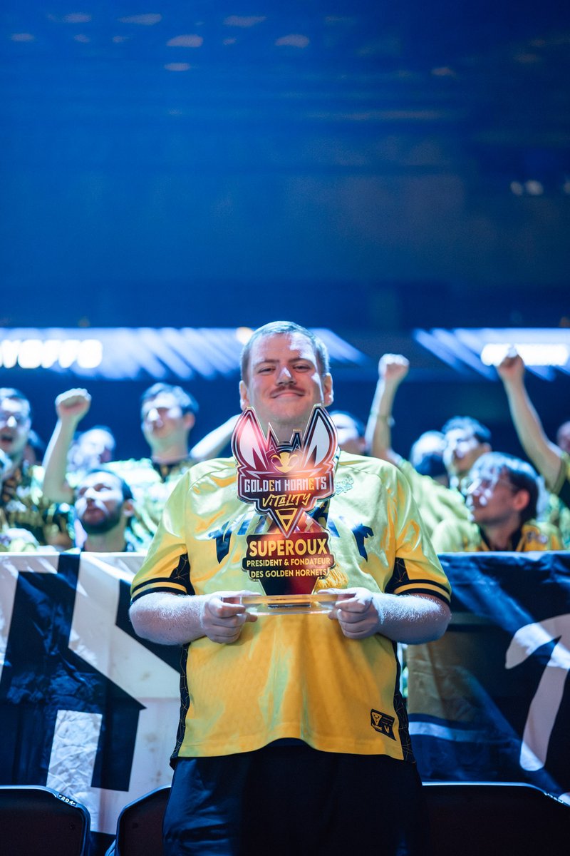 Après 7 ans à la présidence des Golden Hornets, <a href="/SupeRouux/">Nico</a> quittera ses fonctions à la fin de l'année. 

En 2018, tu as semé une idée et fait naître une famille. Merci pour ton engagement, ton cœur et cette belle aventure que tu nous as permis de vivre ❤️