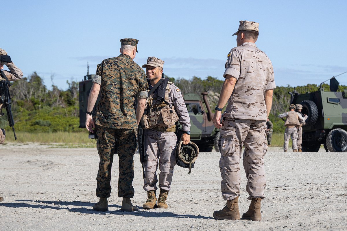 MARFORSOUTH's tweet image. During UNITAS 2025, Marines and Spain’s Infantería de Marina launch amphibious operations at Onslow Beach, @camp_lejeune, Sept. 12, 2025. #USMC #UNITAS2025 #AmphibiousOperations #CampLejeune #Marines