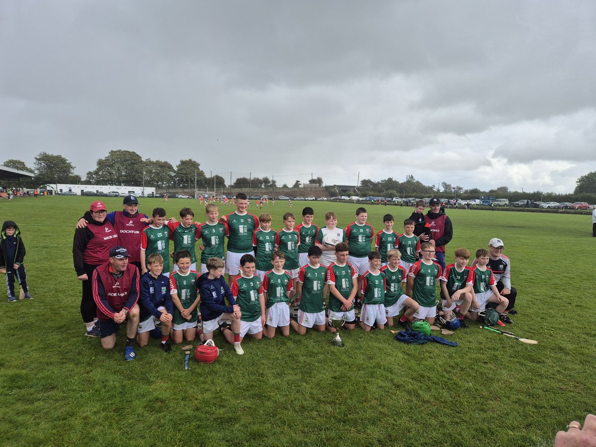 MidTipp_Coiste's tweet image. Congratulations to Loughmore-Castleiney who were crowned County U13B champions today in Holycross 

Captains Tomas Kennedy and Killian Cleary collected the trophy from County Chairman PJ Bowden
@Loughmore_Gaa
@MidTipp_Coiste @TipperaryLive @TippFM