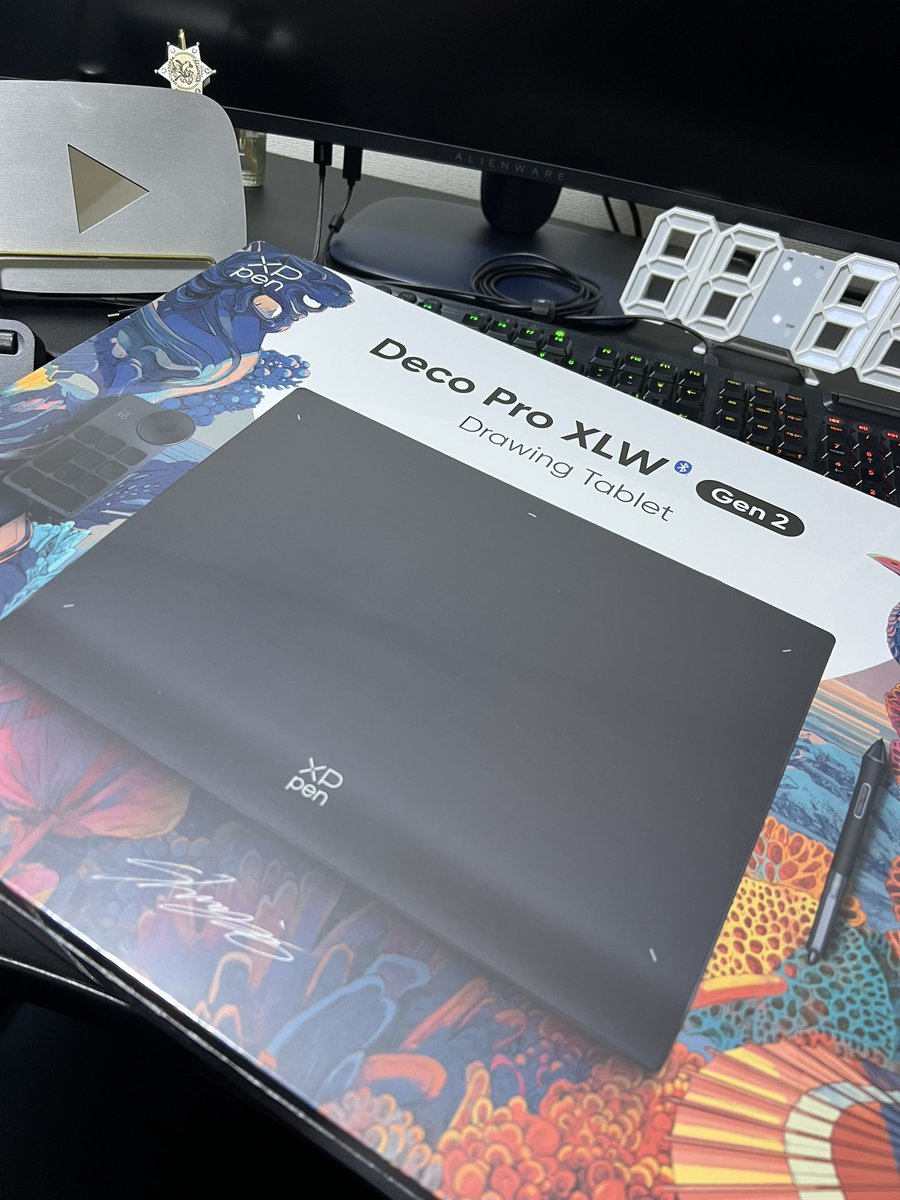 好きなアニメーターの方が板タブ使ってて前から狙ってて
手を出さなかったんだけど
最近絵描きたい欲も出てきたし勢いで買っちゃった
1番大きいサイズ買ったけどデスクにジャストフィット❤️
#xppen