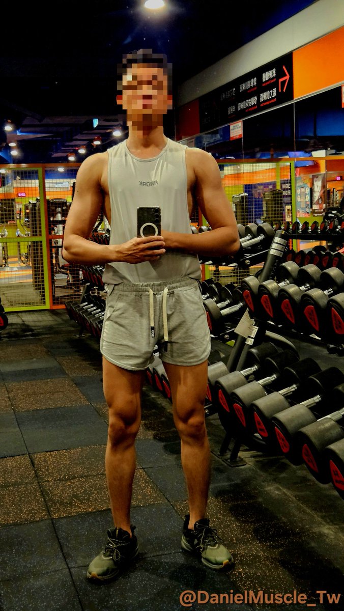 此帳第一次Po訓練照💪
有充血+健身房聖光還是比較好拍😝
約練督促+互幫補啊😹
#Worldgym #World_gym #世界健身 #萵苣