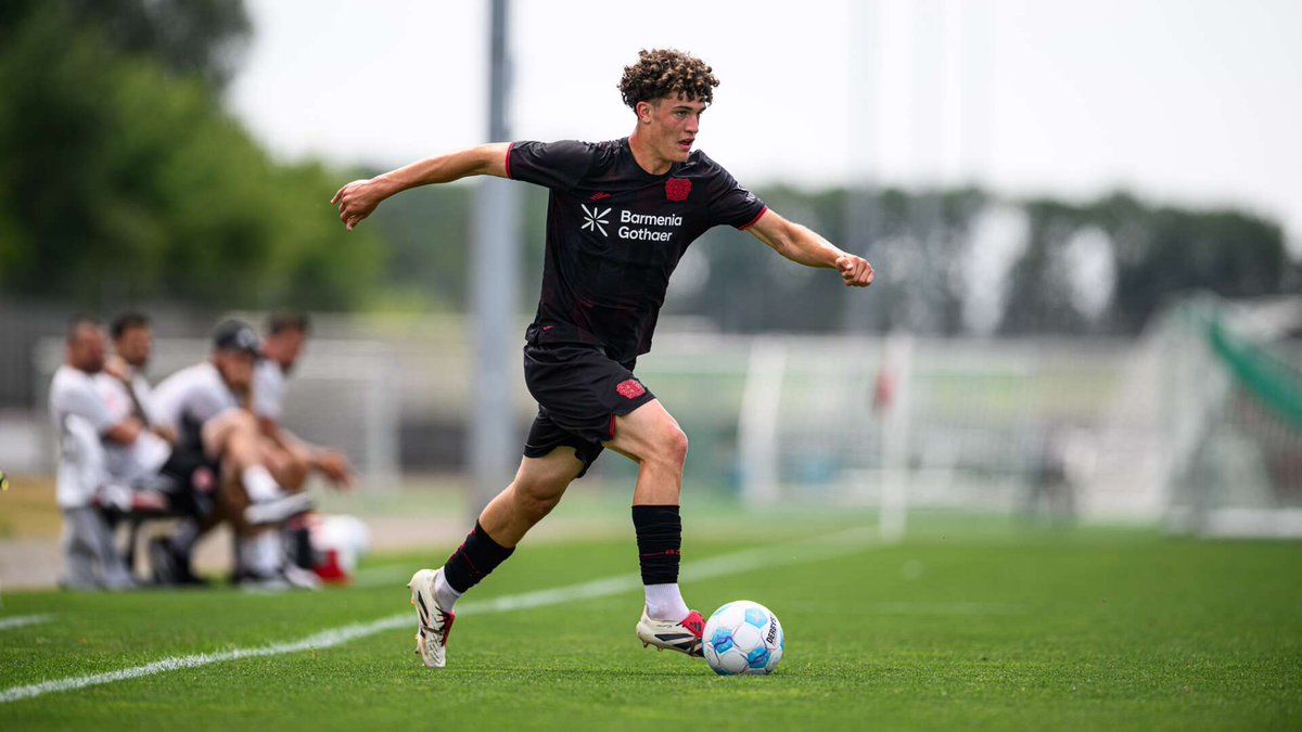 Bayer 04's U19 won their away game at TSV Schott Mainz 4-1. 

Jonah Berghoff, Isaiah Eichie, Ken Izekor and Jeremiah Mensah were the goalscorers. 

With Sergi Runge called up to the pros, assistant coaches Hüzeyfe Dogan and Gilbert Gorges were in charge of the team today.