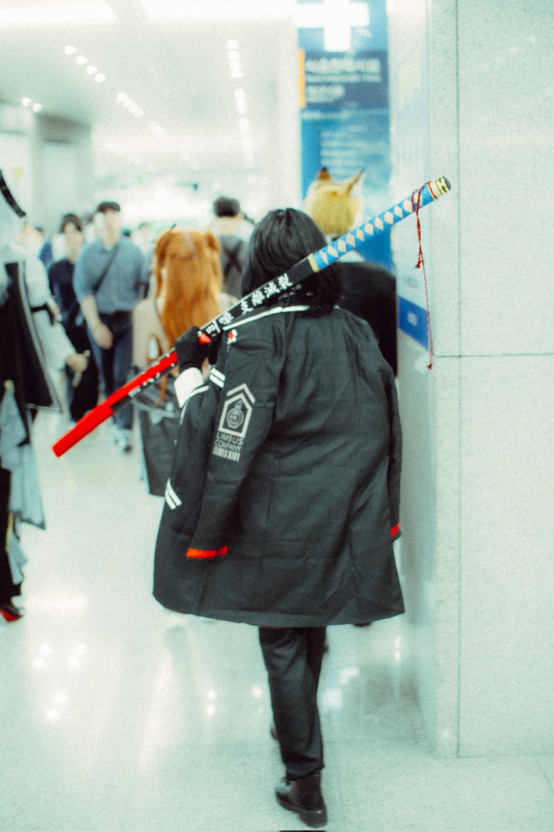 서코후기
짧은 시간 동안 많은 일이 있었지만(안경다리 빠지고 바지가 튿어지고…등등) 그래도 아점으로 사먹은 메뉴가 꽤 맘에 들었고 트친 몇 명 뵙고 해서 잘 마무리한 것 같습니다🙂 소품이 좀 빠져서 부족했는데도 사진촬영 요청해주신 분들 감사드리고 토요일 참여하신 분들 고생 많으셨습니다😊