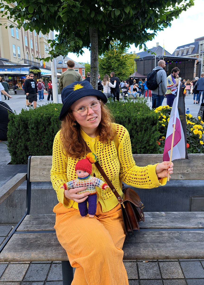 Kunstnerinnen's tweet photo. Trondheim Pride was a vibe as usual😍🏳️‍🌈 Met a bunch of lovely people, and someone got legit married on stage😭 https://t.co/MttZQs2cxj