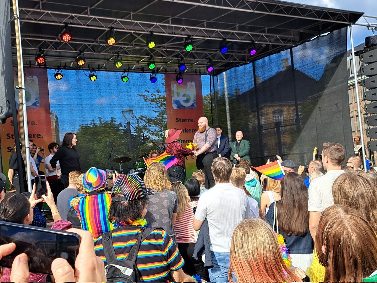 Kunstnerinnen's tweet photo. Trondheim Pride was a vibe as usual😍🏳️‍🌈 Met a bunch of lovely people, and someone got legit married on stage😭 https://t.co/MttZQs2cxj