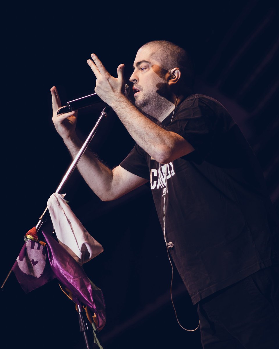 Ayer por la noche, en el Islas Malvinas de Floresta, <a href="/DonOsvaldoOf/">Don Osvaldo</a> volvió a hacer rugir el cemento con su rock and roll.
.
Así se vivio la primera de estas dos nuevas noches en All Boys 🔥🤘🏼

📸Matias Princ