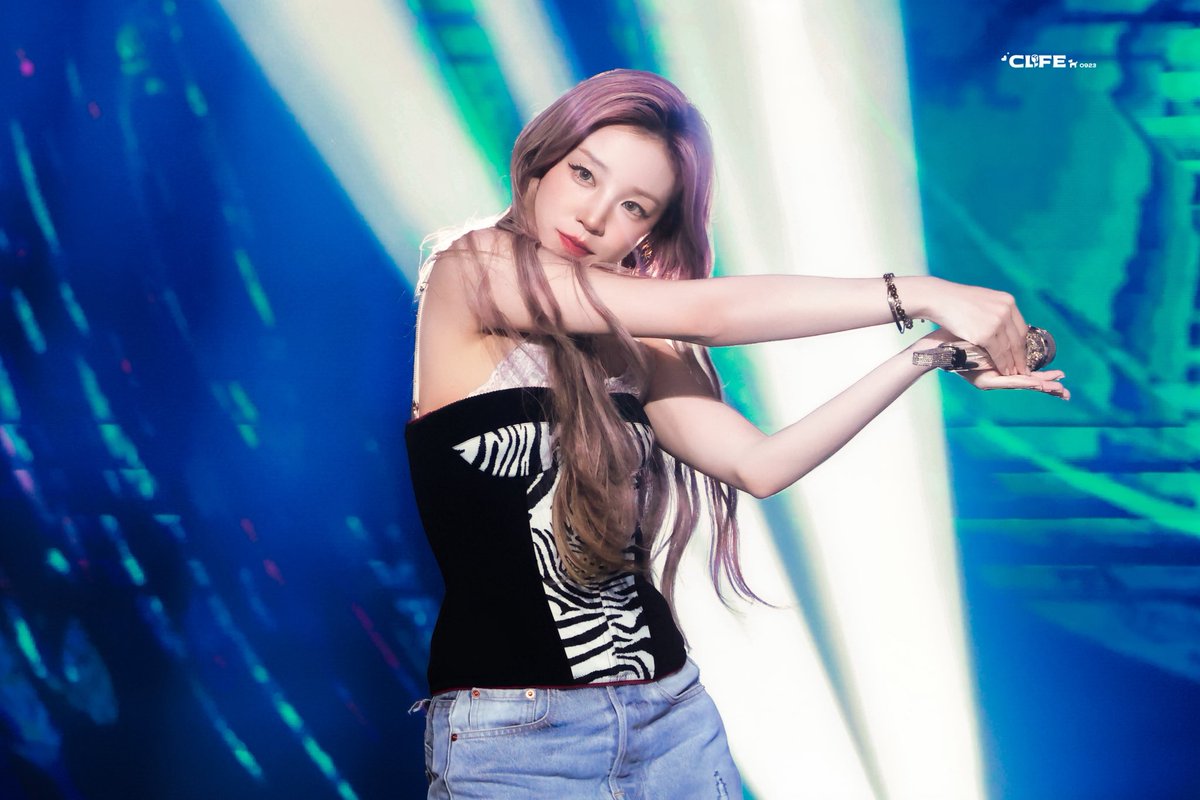 CLFE0923's tweet photo. 250913 
#우기 #YUQI #宋雨琦 https://t.co/zPYtAhe6Iv