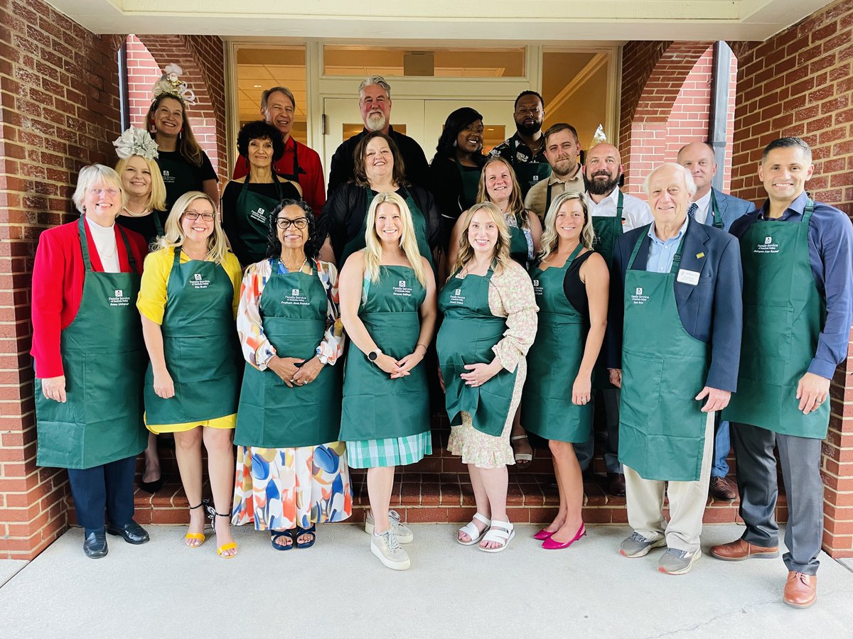 Thanks to everyone who supported the Eleventh Annual Family SERVICE VIP Dinner on Thursday night (it was presented by Integrated Technology Group, Inc.).
Our top fundraising pair is Donna Littlepage 4 VA Delegate and Kim Bratić, Executive Director for Advancement at Friendship!