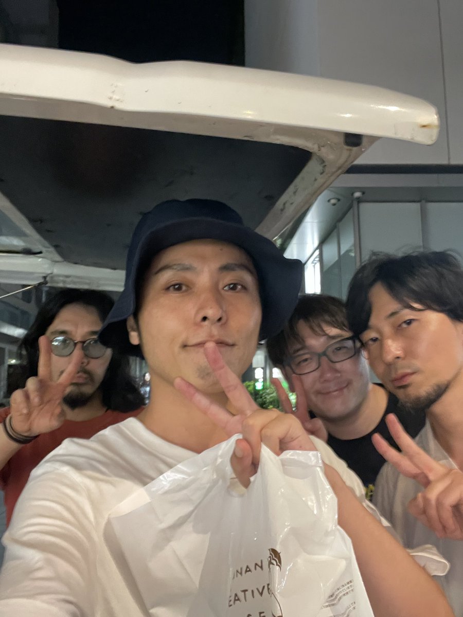 byeetheround's tweet image. ロック界のテディベアことピクお疲れさん
